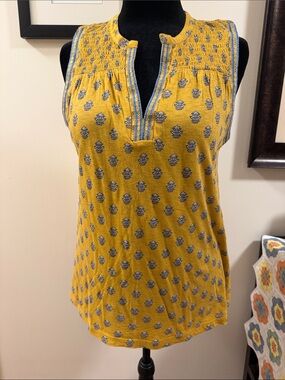Lucky Brand Yellow Sleeveless Split-Neck Tank with Blue Print